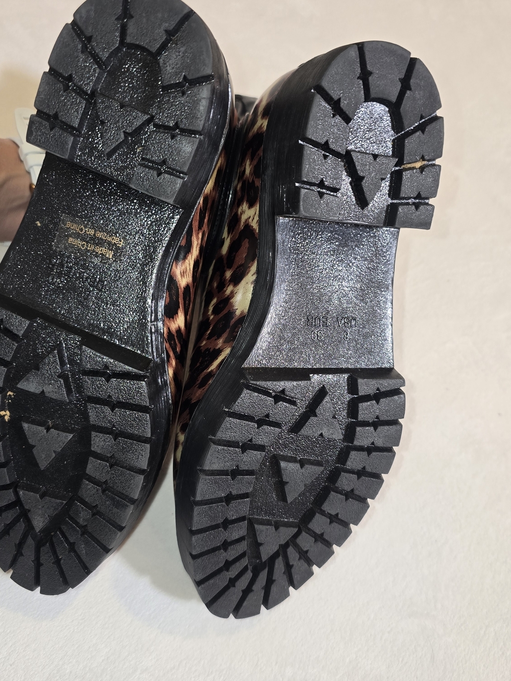 Jeffrey Campbell Leopard Print Cloudy Chelsea Rain Boots Size 8 Lug Sole - Picture 6 of 7